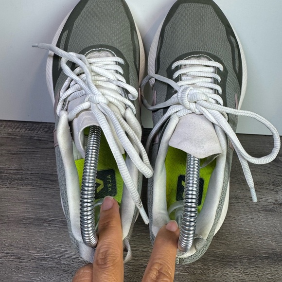 Veja Impala Women's Gray and Pink Athletic Shoes size 38/US7-7.5 EUC - Picture 6 of 7